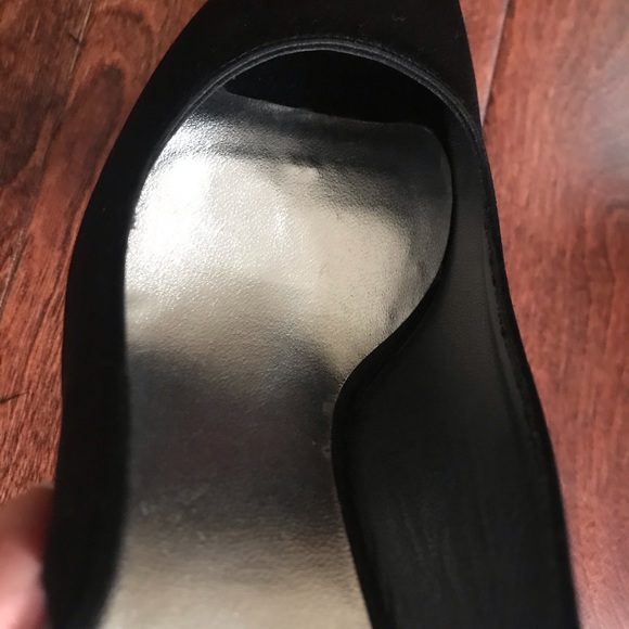 New Stuart Weitzman Satin Peep-toe Slingback Pumps - Picture 9 of 16